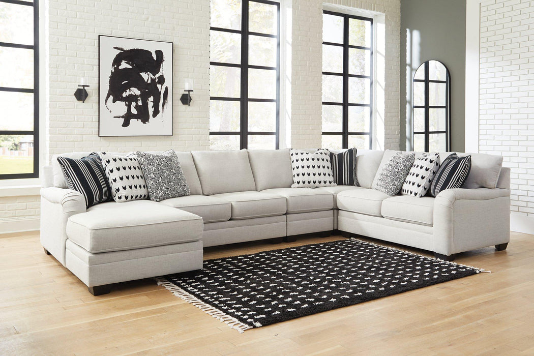 Huntsworth Sectional with Chaise